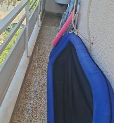 Το ίδιο μπαλκόνι μετά τον βαθύ καθαρισμό