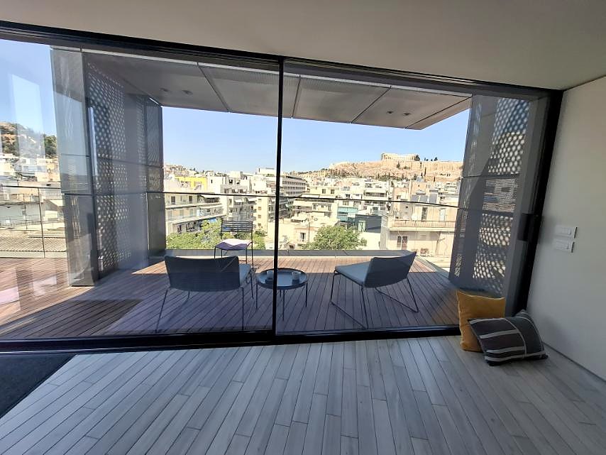 Βεράντα με καθιστικό και θέα στην Ακρόπολη